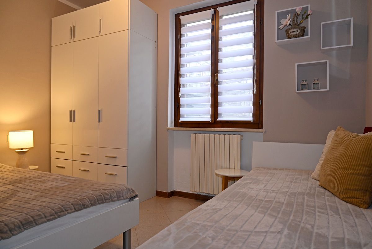 Kinderzimmer mit zwei Einzelbetten